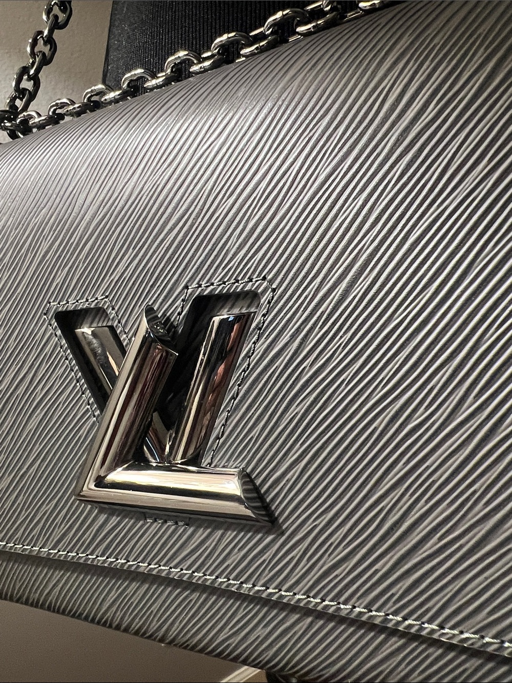Louis Vuitton Black Epi Leather Shoulder Bag with Gunmetal Chain NWOT - Picture 6 of 11